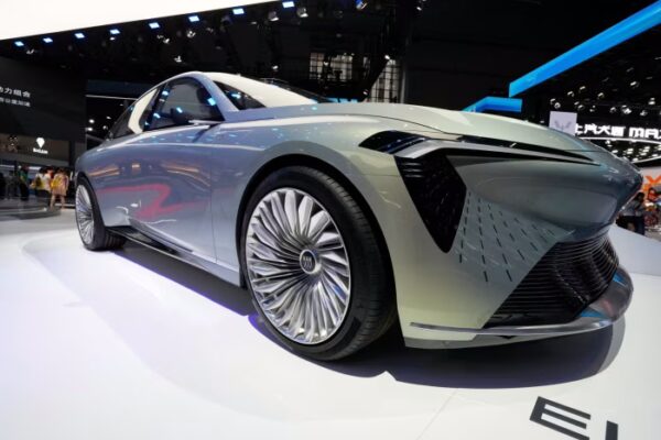 Carmakers Push Back Against Appleβs Dashboard Takeover