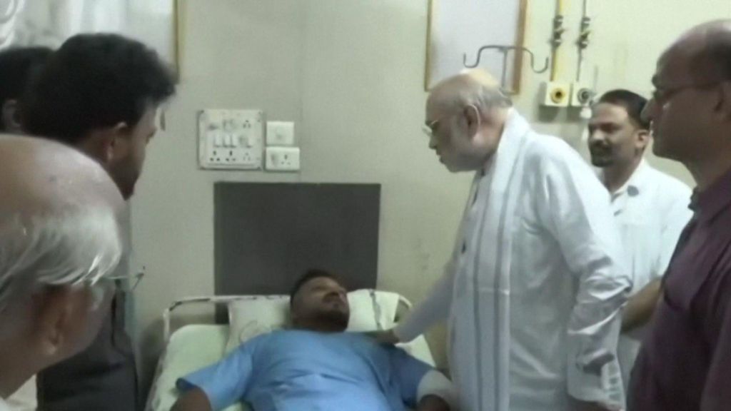 Vishwashkumar Ramesh meeting an Indian government minister